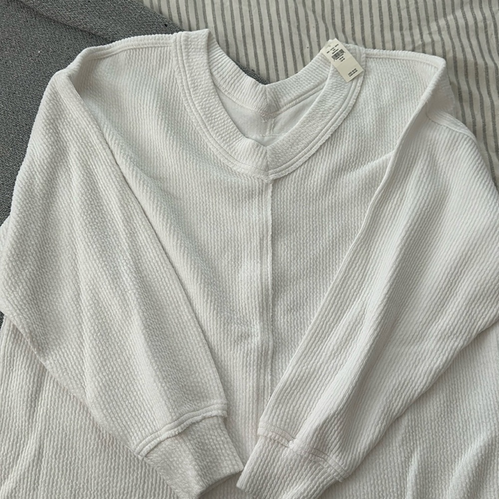 Aerie wonder textured V-neck sweatshirt size medium